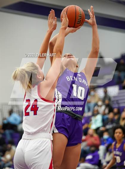 Thumbnail 2 in Ben Davis vs. Roncalli (IHSAA 4A Sectional Semifinal) photogallery.