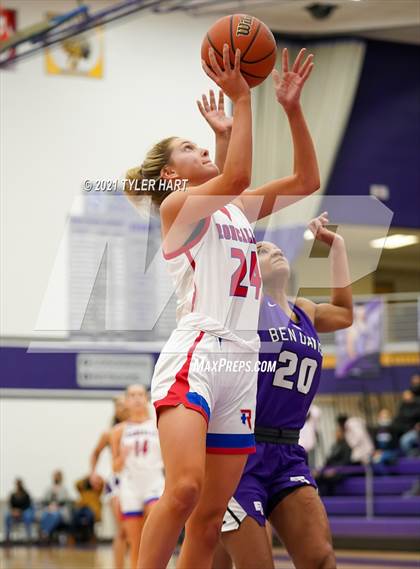 Thumbnail 3 in Ben Davis vs. Roncalli (IHSAA 4A Sectional Semifinal) photogallery.