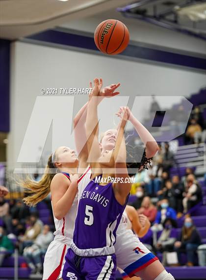 Thumbnail 3 in Ben Davis vs. Roncalli (IHSAA 4A Sectional Semifinal) photogallery.