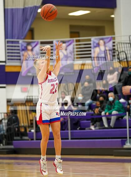 Thumbnail 1 in Ben Davis vs. Roncalli (IHSAA 4A Sectional Semifinal) photogallery.