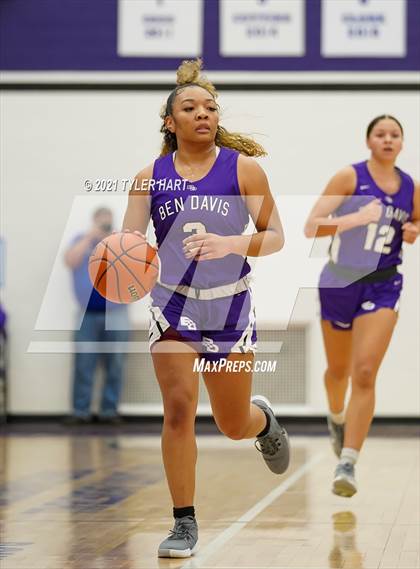 Thumbnail 2 in Ben Davis vs. Roncalli (IHSAA 4A Sectional Semifinal) photogallery.