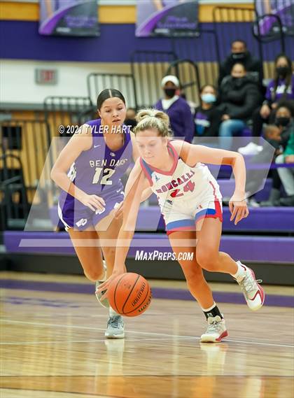 Thumbnail 2 in Ben Davis vs. Roncalli (IHSAA 4A Sectional Semifinal) photogallery.