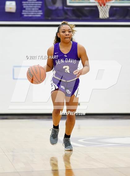 Thumbnail 3 in Ben Davis vs. Roncalli (IHSAA 4A Sectional Semifinal) photogallery.