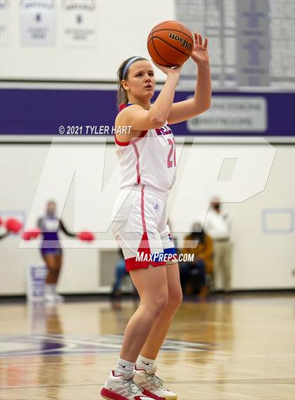 Thumbnail 1 in Ben Davis vs. Roncalli (IHSAA 4A Sectional Semifinal) photogallery.