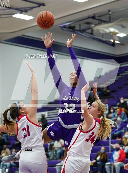 Thumbnail 1 in Ben Davis vs. Roncalli (IHSAA 4A Sectional Semifinal) photogallery.