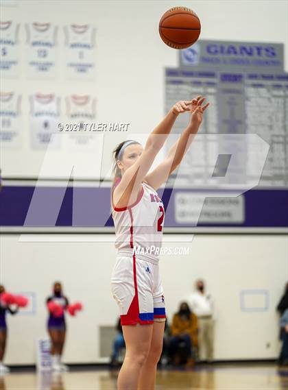 Thumbnail 2 in Ben Davis vs. Roncalli (IHSAA 4A Sectional Semifinal) photogallery.