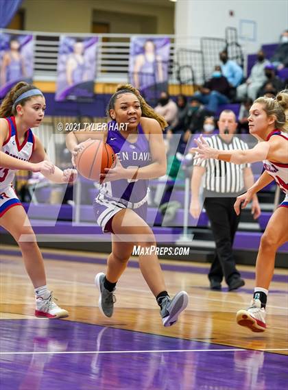 Thumbnail 3 in Ben Davis vs. Roncalli (IHSAA 4A Sectional Semifinal) photogallery.