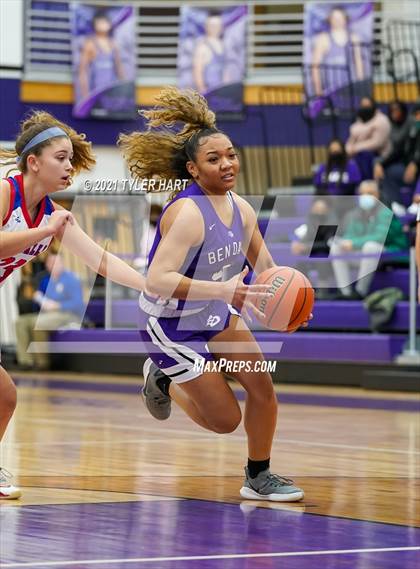 Thumbnail 2 in Ben Davis vs. Roncalli (IHSAA 4A Sectional Semifinal) photogallery.