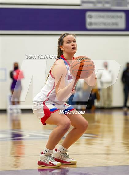 Thumbnail 2 in Ben Davis vs. Roncalli (IHSAA 4A Sectional Semifinal) photogallery.
