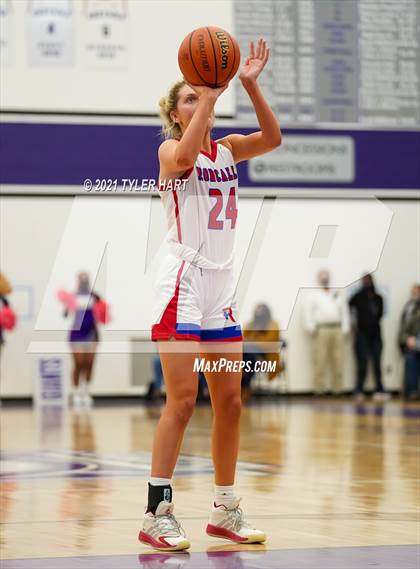 Thumbnail 3 in Ben Davis vs. Roncalli (IHSAA 4A Sectional Semifinal) photogallery.