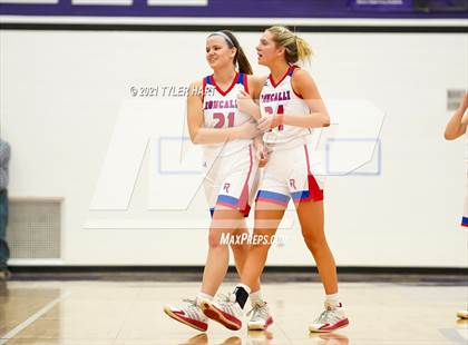 Thumbnail 2 in Ben Davis vs. Roncalli (IHSAA 4A Sectional Semifinal) photogallery.