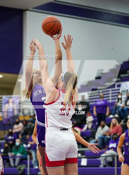 Thumbnail 2 in Ben Davis vs. Roncalli (IHSAA 4A Sectional Semifinal) photogallery.