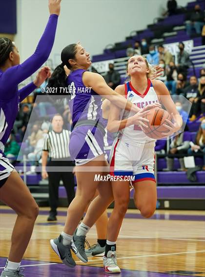 Thumbnail 2 in Ben Davis vs. Roncalli (IHSAA 4A Sectional Semifinal) photogallery.