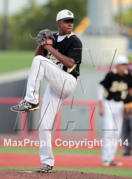 Thumbnail 1 in Fossil Ridge vs. Weatherford (UIL 5A Region 1 Bi-District Playoff) photogallery.