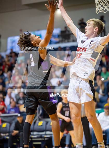 Thumbnail 3 in Santa Fe Christian vs. Carlsbad (Boys Diviston  D1 Finals) photogallery.