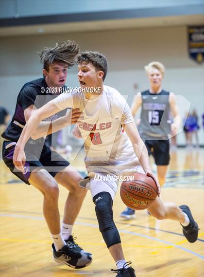 Thumbnail 3 in Santa Fe Christian vs. Carlsbad (Boys Diviston  D1 Finals) photogallery.