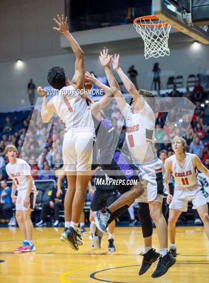 Thumbnail 2 in Santa Fe Christian vs. Carlsbad (Boys Diviston  D1 Finals) photogallery.