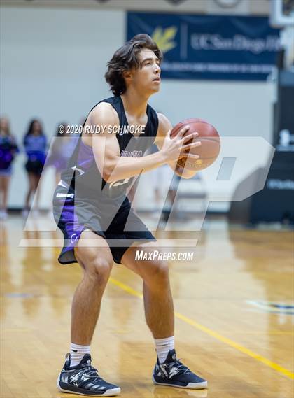 Thumbnail 3 in Santa Fe Christian vs. Carlsbad (Boys Diviston  D1 Finals) photogallery.