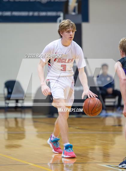 Thumbnail 2 in Santa Fe Christian vs. Carlsbad (Boys Diviston  D1 Finals) photogallery.