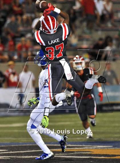 Thumbnail 1 in Mater Dei vs. Bishop Amat photogallery.
