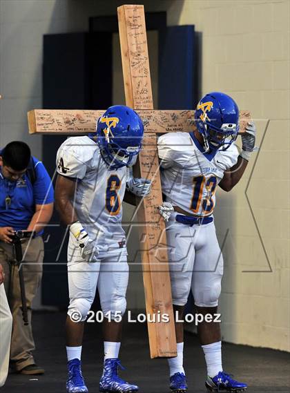Thumbnail 2 in Mater Dei vs. Bishop Amat photogallery.