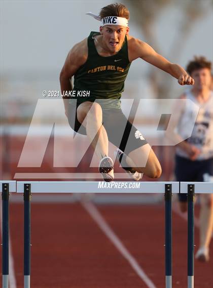 Thumbnail 3 in Nighthawk Invitational Boys photogallery.