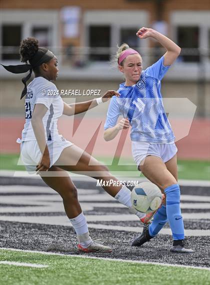 Thumbnail 1 in Georgetown vs. Hendrickson (UIL Soccer 5A Region 3 Regional Final) photogallery.