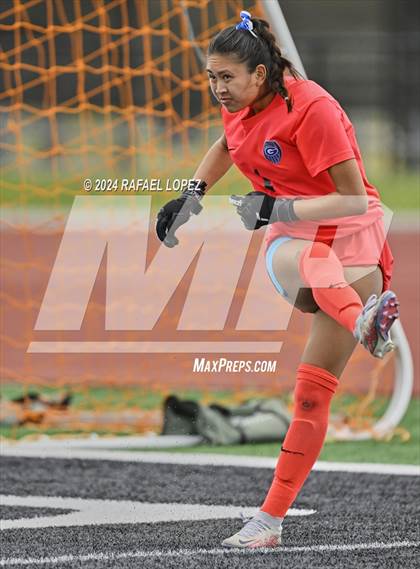 Thumbnail 3 in Georgetown vs. Hendrickson (UIL Soccer 5A Region 3 Regional Final) photogallery.