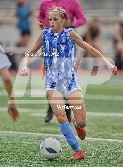 Thumbnail 2 in Georgetown vs. Hendrickson (UIL Soccer 5A Region 3 Regional Final) photogallery.
