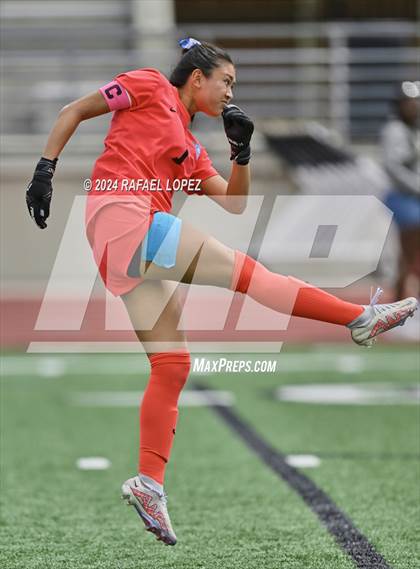 Thumbnail 1 in Georgetown vs. Hendrickson (UIL Soccer 5A Region 3 Regional Final) photogallery.