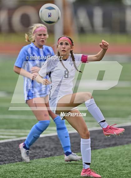 Thumbnail 3 in Georgetown vs. Hendrickson (UIL Soccer 5A Region 3 Regional Final) photogallery.