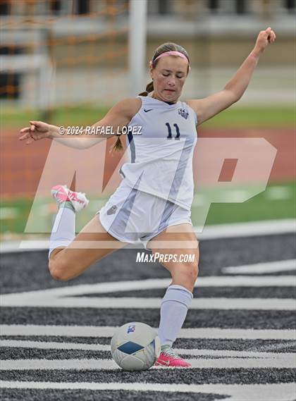 Thumbnail 3 in Georgetown vs. Hendrickson (UIL Soccer 5A Region 3 Regional Final) photogallery.