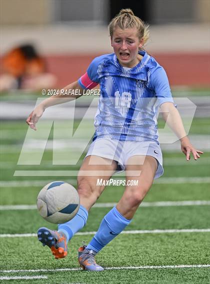 Thumbnail 3 in Georgetown vs. Hendrickson (UIL Soccer 5A Region 3 Regional Final) photogallery.