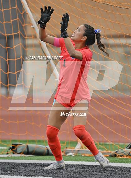 Thumbnail 2 in Georgetown vs. Hendrickson (UIL Soccer 5A Region 3 Regional Final) photogallery.