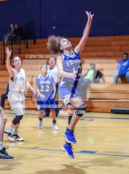 Thumbnail 3 in Croatan vs. Heide Trask photogallery.