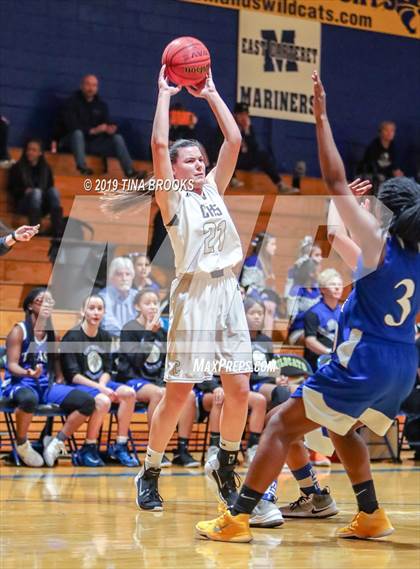 Thumbnail 3 in Croatan vs. Heide Trask photogallery.