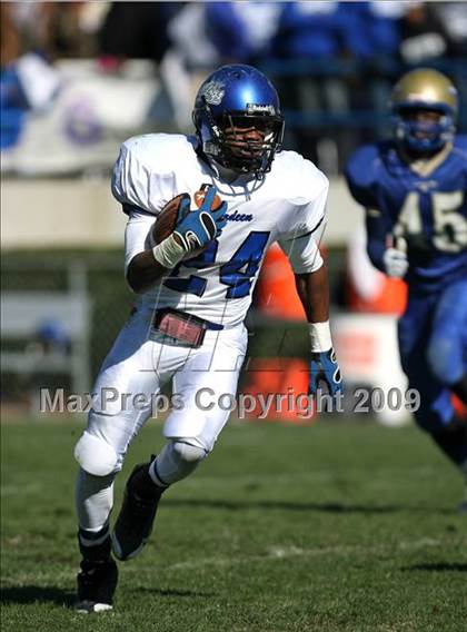Thumbnail 1 in Aberdeen vs. Tylertown (MHSAA Class 3A Final) photogallery.