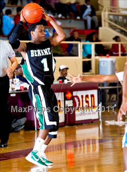 Thumbnail 3 in Skyline vs. Berkner photogallery.