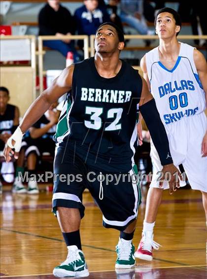 Thumbnail 3 in Skyline vs. Berkner photogallery.