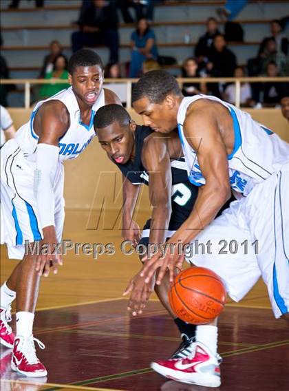Thumbnail 3 in Skyline vs. Berkner photogallery.