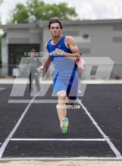 Thumbnail 2 in GCC Track & Field Championships (Day 1) photogallery.