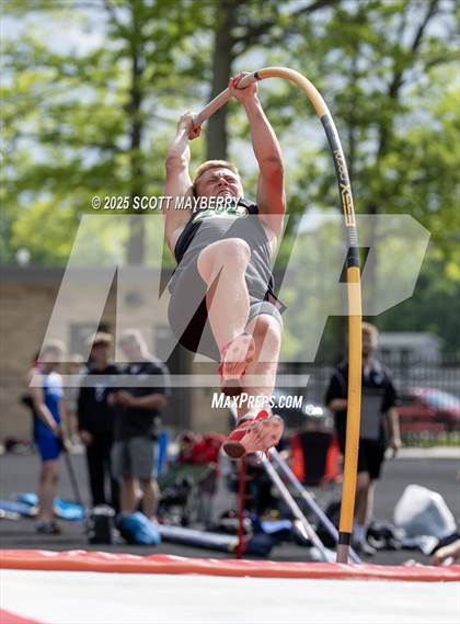 Thumbnail 2 in GCC Track & Field Championships (Day 1) photogallery.