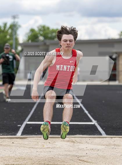 Thumbnail 2 in GCC Track & Field Championships (Day 1) photogallery.