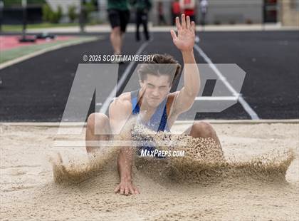 Thumbnail 3 in GCC Track & Field Championships (Day 1) photogallery.