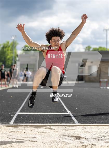 Thumbnail 2 in GCC Track & Field Championships (Day 1) photogallery.