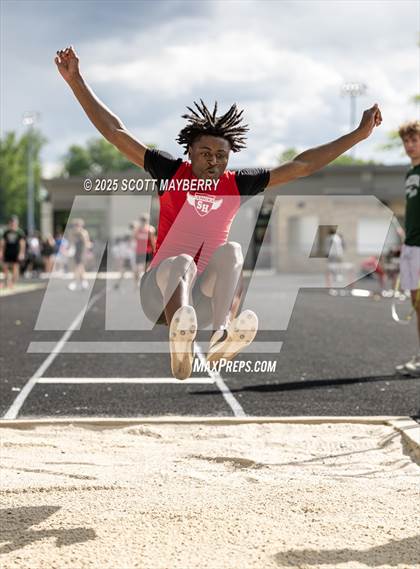 Thumbnail 3 in GCC Track & Field Championships (Day 1) photogallery.