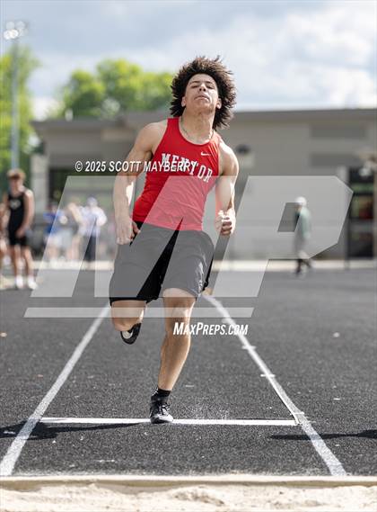 Thumbnail 1 in GCC Track & Field Championships (Day 1) photogallery.