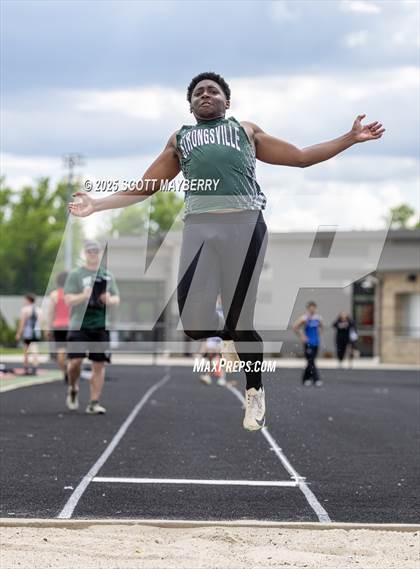 Thumbnail 3 in GCC Track & Field Championships (Day 1) photogallery.