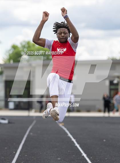 Thumbnail 1 in GCC Track & Field Championships (Day 1) photogallery.