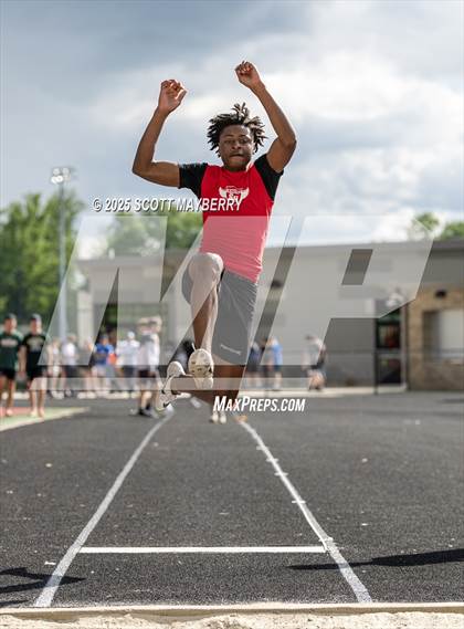 Thumbnail 1 in GCC Track & Field Championships (Day 1) photogallery.